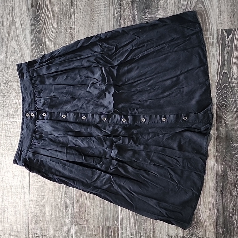 🦜 Simply Styled button up Midi skirt 🦜